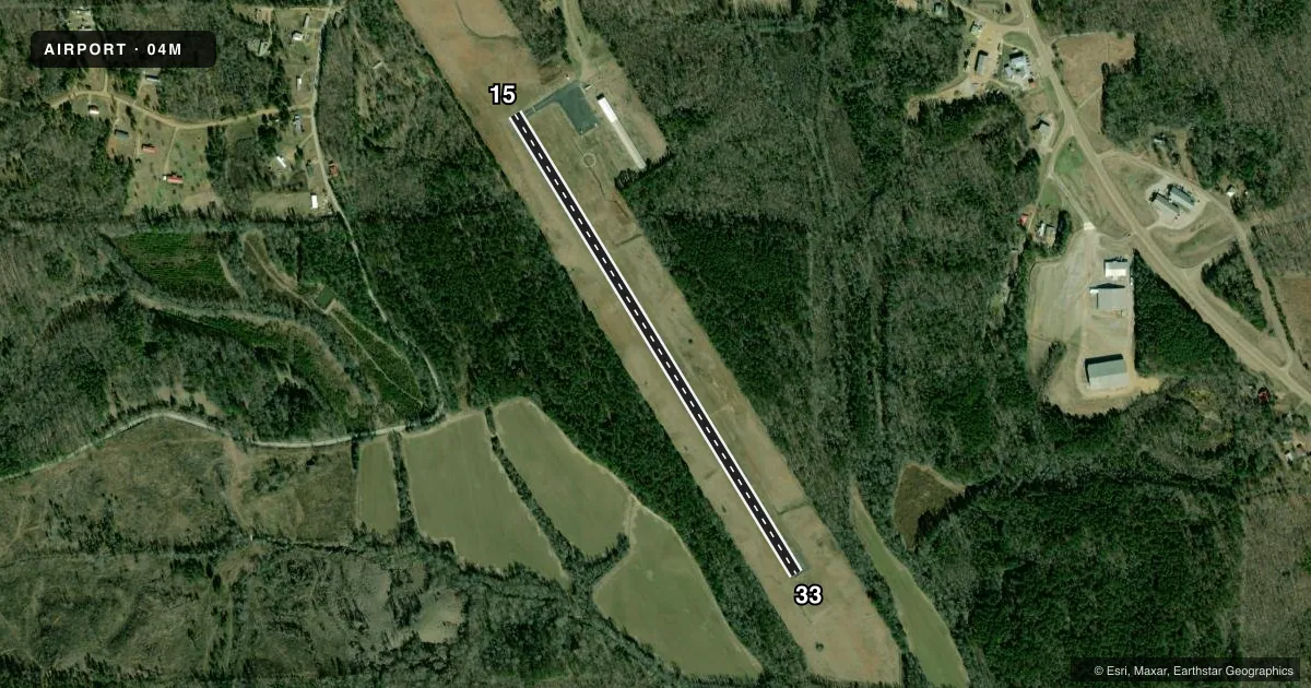 Top-down satellite sketch of 04M CALHOUN COUNTY in PITTSBORO, MISSISSIPPI, showing runways 15/33 drawn to scale over Esri World Imagery