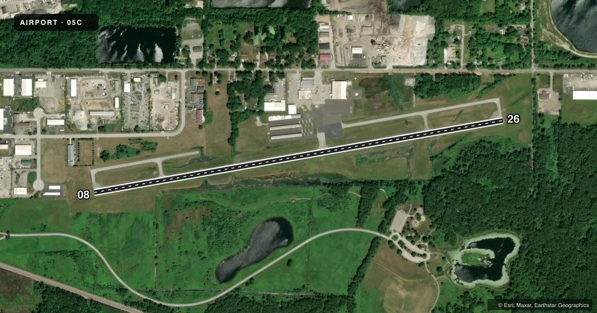 Top-down satellite sketch of 05C GRIFFITH-MERRILLVILLE in GRIFFITH, INDIANA, showing runways 08/26 drawn to scale over Esri World Imagery