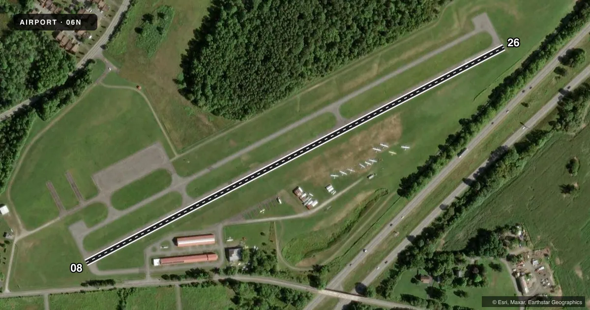 Top-down satellite sketch of 06N RANDALL in MIDDLETOWN, NEW YORK, showing runways 08/26 drawn to scale over Esri World Imagery