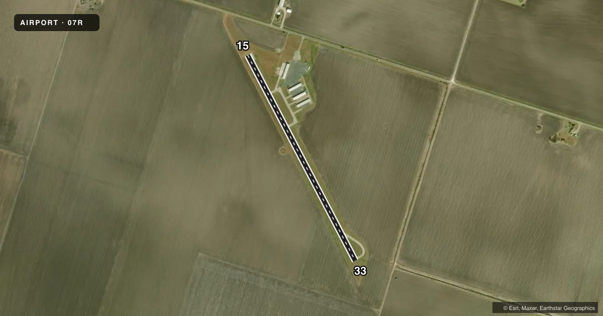 Top-down satellite sketch of 07R BISHOP-WINDHAM in BISHOP, TEXAS, showing runways 15/33 drawn to scale over Esri World Imagery