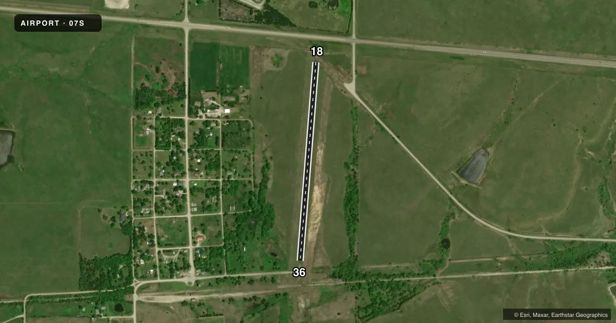 Top-down satellite sketch of 07S BEAUMONT HOTEL in BEAUMONT, KANSAS, showing runways 18/36 drawn to scale over Esri World Imagery