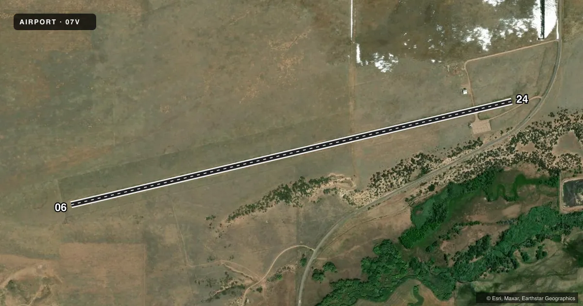 Top-down satellite sketch of 07V CUCHARA VALLEY AT LA VETA in LA VETA, COLORADO, showing runways 06/24 drawn to scale over Esri World Imagery