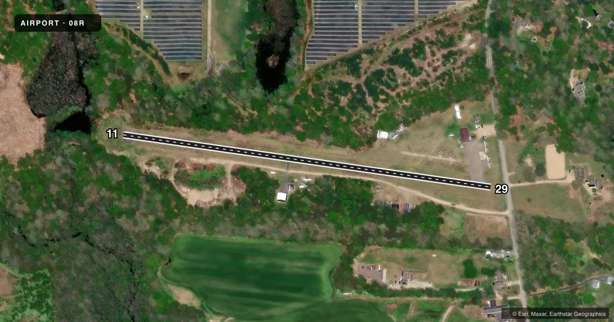 Top-down satellite sketch of 08R RICHMOND in WEST KINGSTON, RHODE ISLAND, showing runways 11/29 drawn to scale over Esri World Imagery
