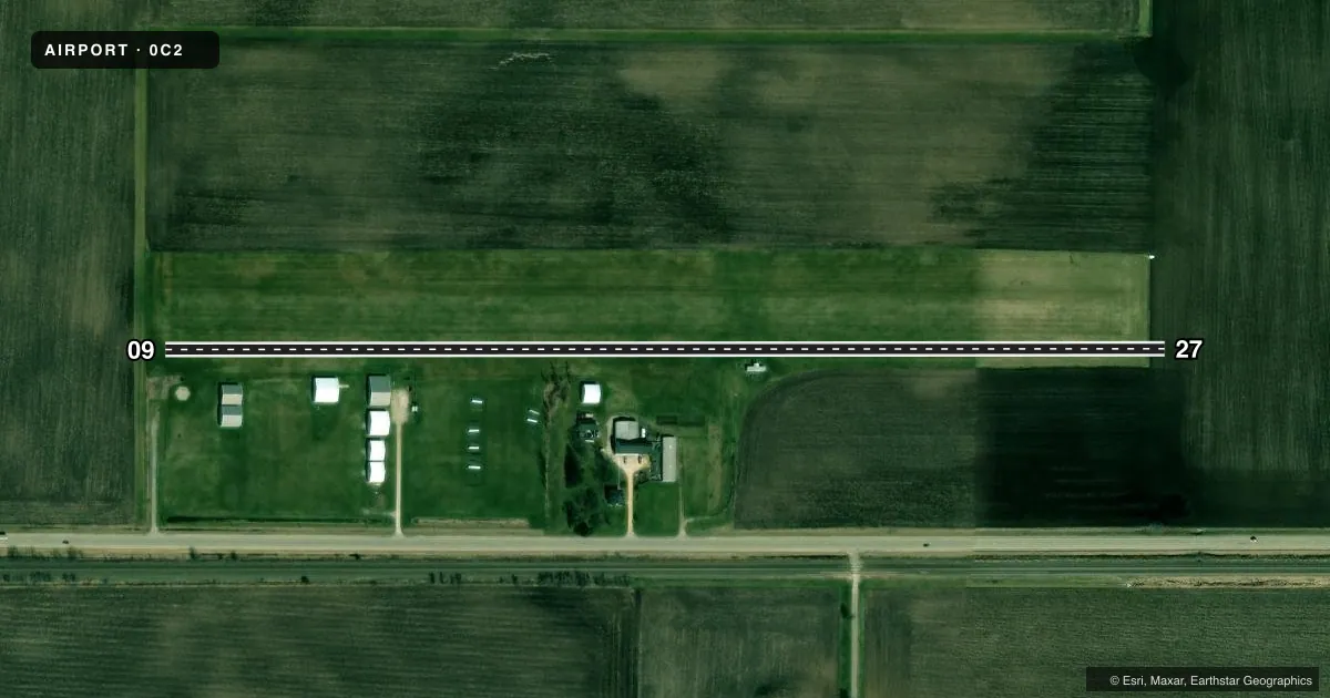 Top-down satellite sketch of 0C2 HINCKLEY in HINCKLEY, ILLINOIS, showing runways 09/27 drawn to scale over Esri World Imagery