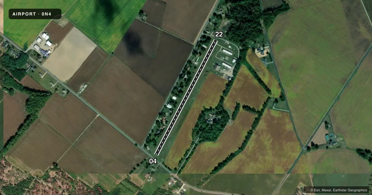 Top-down satellite sketch of 0N4 CHANDELLE in DOVER, DELAWARE, showing runways 04/22 drawn to scale over Esri World Imagery