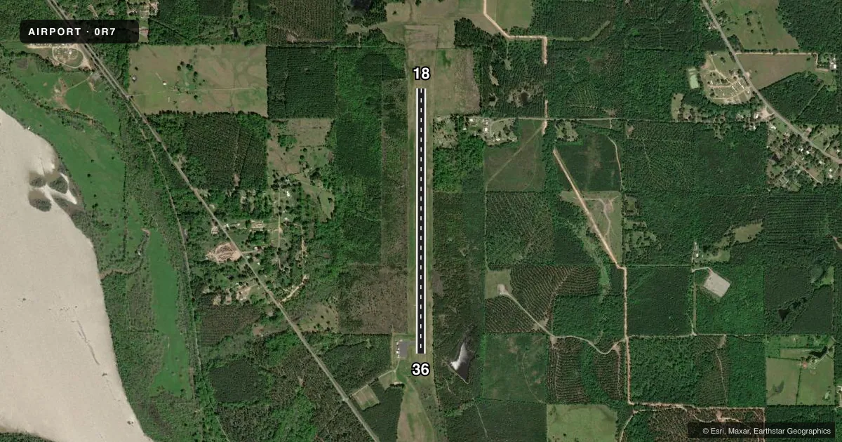 Top-down satellite sketch of 0R7 THE RED RIVER in COUSHATTA, LOUISIANA, showing runways 18/36 drawn to scale over Esri World Imagery