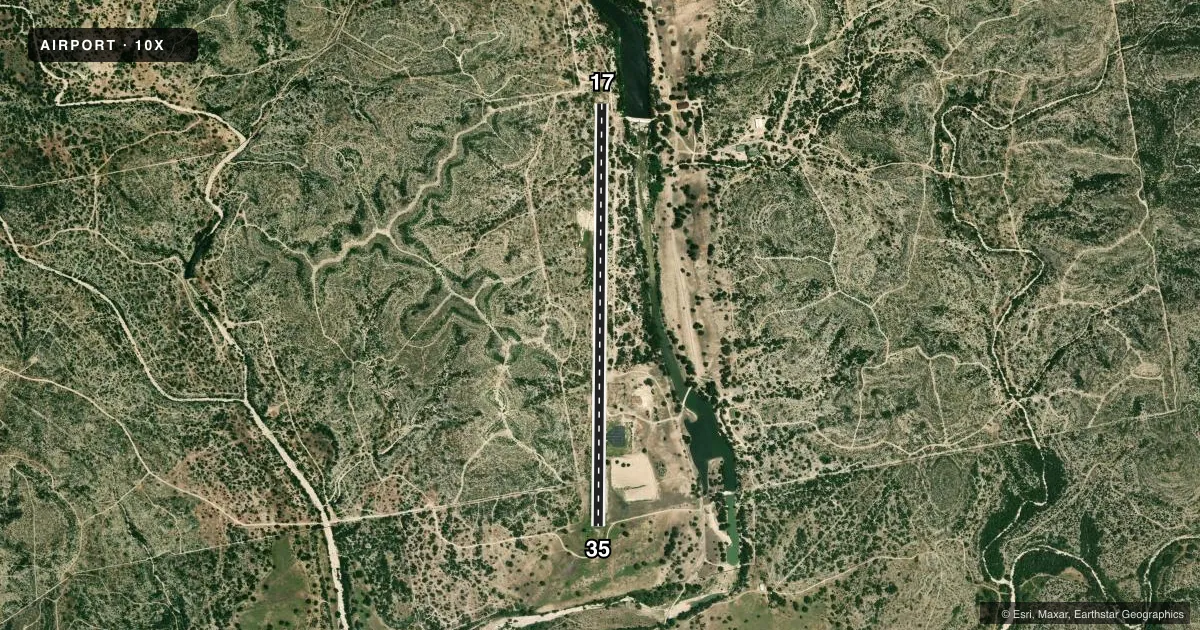 Top-down satellite sketch of 10X OX RANCH in UVALDE, TEXAS, showing runways 17/35 drawn to scale over Esri World Imagery