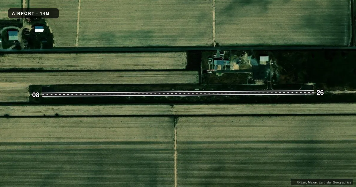 Top-down satellite sketch of 14M HOLLANDALE MUNI in HOLLANDALE, MISSISSIPPI, showing runways 08/26 drawn to scale over Esri World Imagery