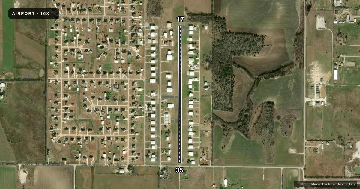 Top-down satellite sketch of 16X PROPWASH in JUSTIN, TEXAS, showing runways 17/35 drawn to scale over Esri World Imagery