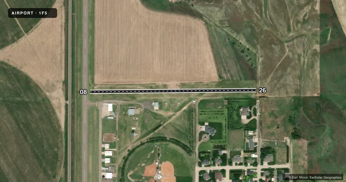 Top-down satellite sketch of 1F5 HOXIE-SHERIDAN COUNTY in HOXIE, KANSAS, showing runways 08/26 drawn to scale over Esri World Imagery
