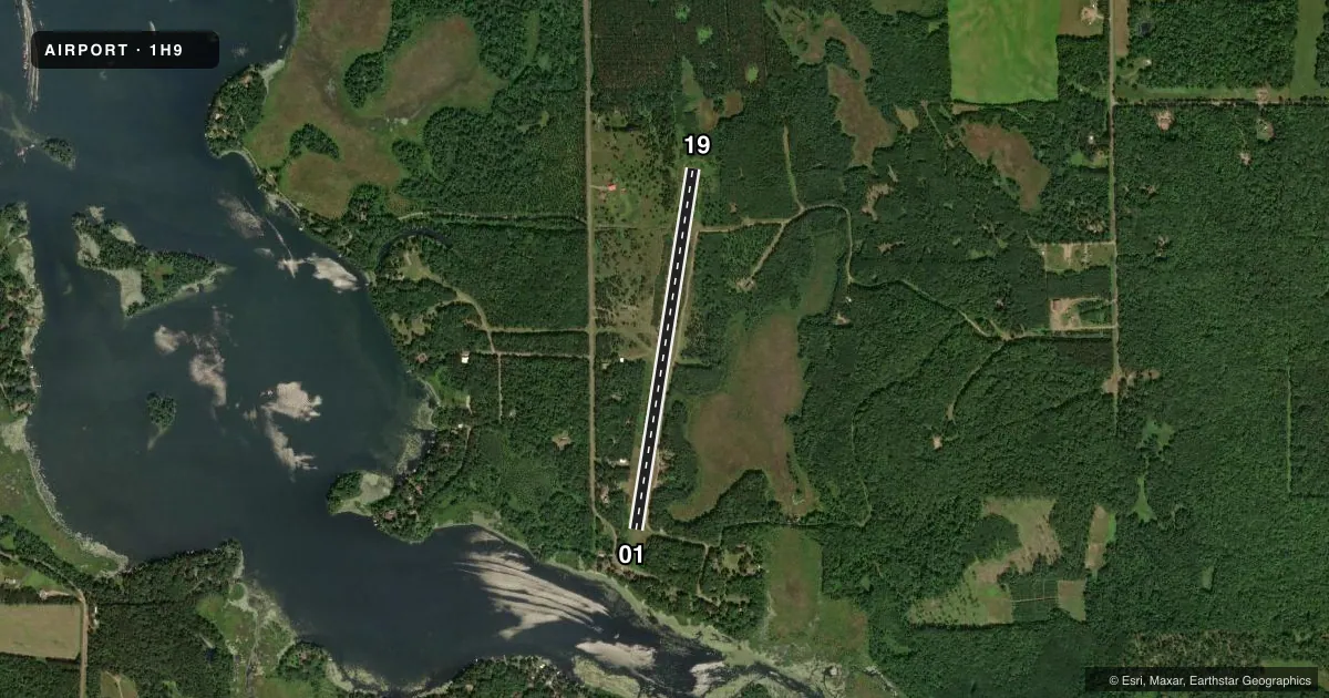 Top-down satellite sketch of 1H9 NEST OF EAGLES in SPOONER, WISCONSIN, showing runways 01/19 drawn to scale over Esri World Imagery