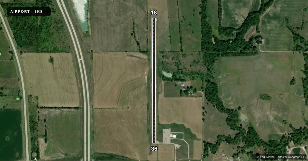 Top-down satellite sketch of 1KS LINN COUNTY in PLEASANTON, KANSAS, showing runways 18/36 drawn to scale over Esri World Imagery