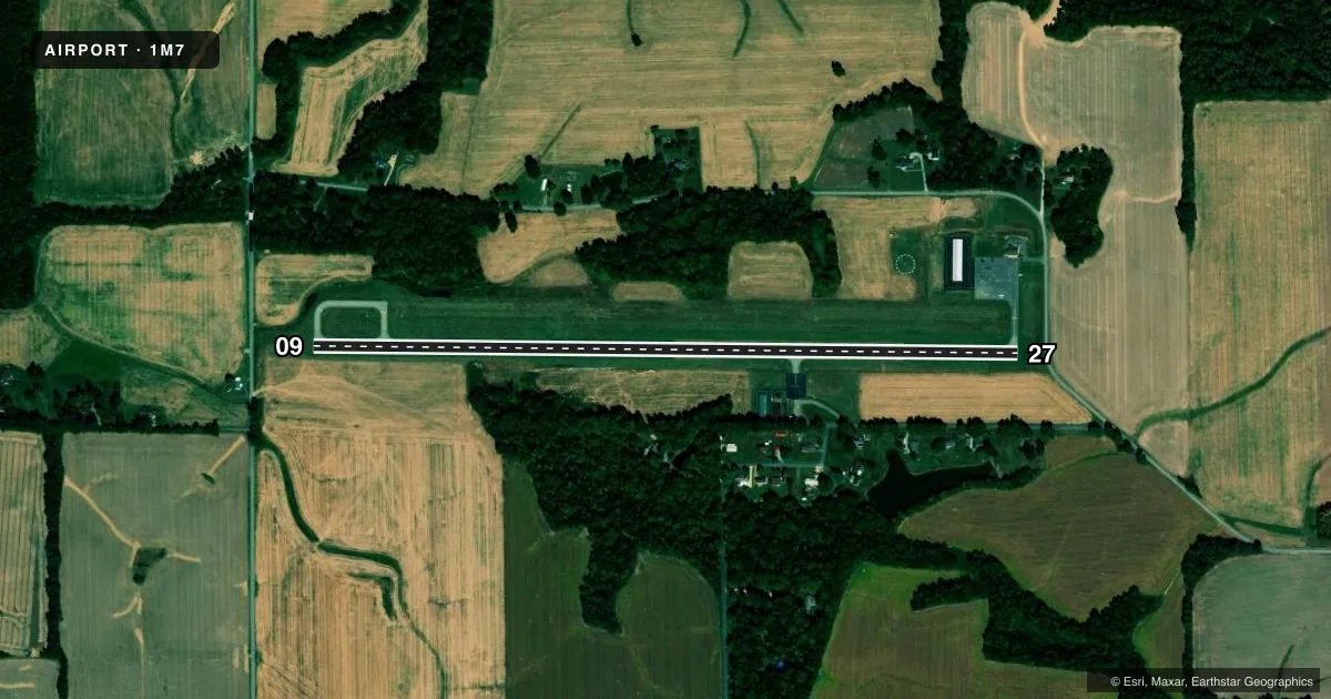 Top-down satellite sketch of 1M7 FULTON in FULTON, KENTUCKY, showing runways 09/27 drawn to scale over Esri World Imagery