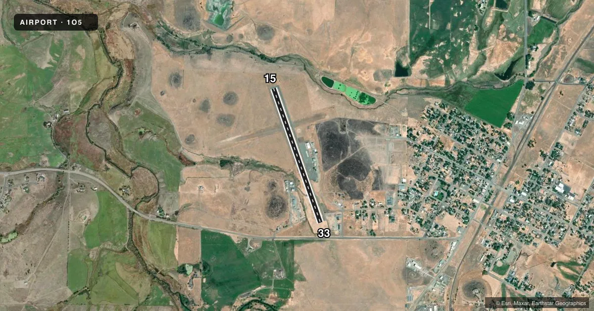 Top-down satellite sketch of 1O5 MONTAGUE-YREKA ROHRER FLD in MONTAGUE, CALIFORNIA, showing runways 15/33 drawn to scale over Esri World Imagery