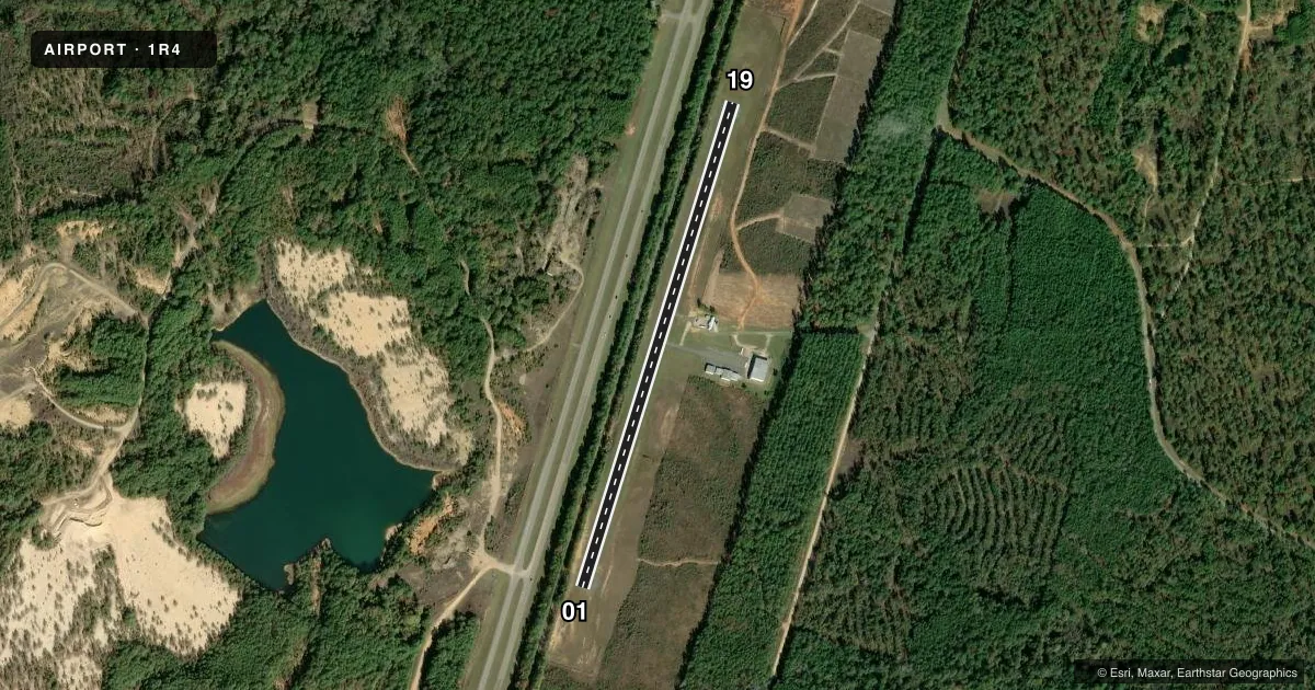 Top-down satellite sketch of 1R4 WOODWORTH in WOODWORTH, LOUISIANA, showing runways 01/19 drawn to scale over Esri World Imagery