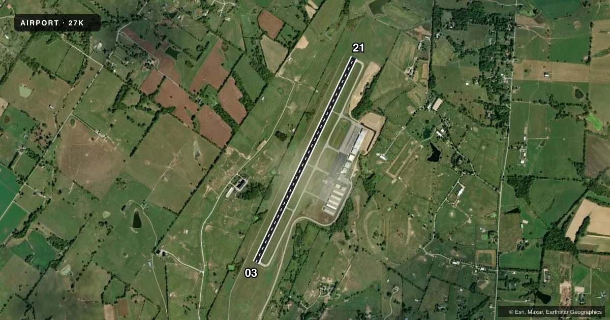 Top-down satellite sketch of 27K GEORGETOWN-SCOTT COUNTY RGNL in GEORGETOWN, KENTUCKY, showing runways 03/21 drawn to scale over Esri World Imagery