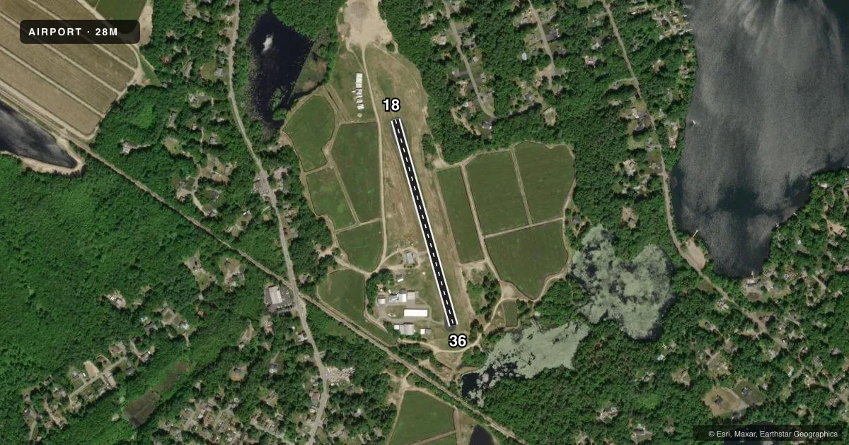 Top-down satellite sketch of 28M CRANLAND in HANSON, MASSACHUSETTS, showing runways 18/36 drawn to scale over Esri World Imagery