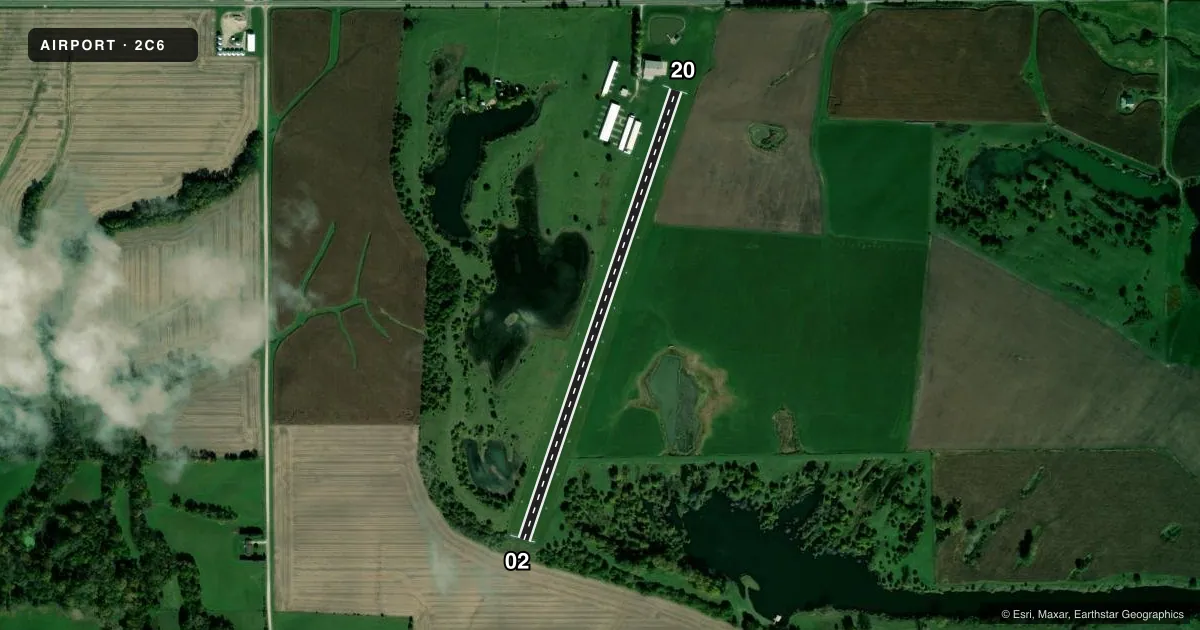 Top-down satellite sketch of 2C6 TRI-COUNTY in YATES CITY, ILLINOIS, showing runways 02/20 drawn to scale over Esri World Imagery