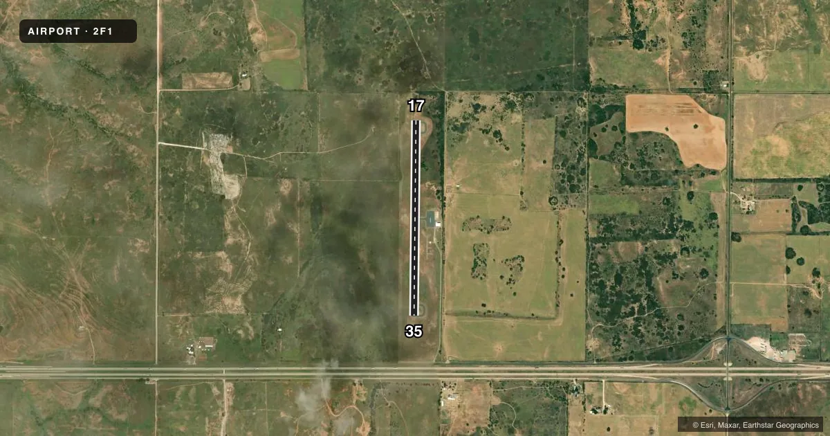 Top-down satellite sketch of 2F1 SHAMROCK MUNI in SHAMROCK, TEXAS, showing runways 17/35 drawn to scale over Esri World Imagery