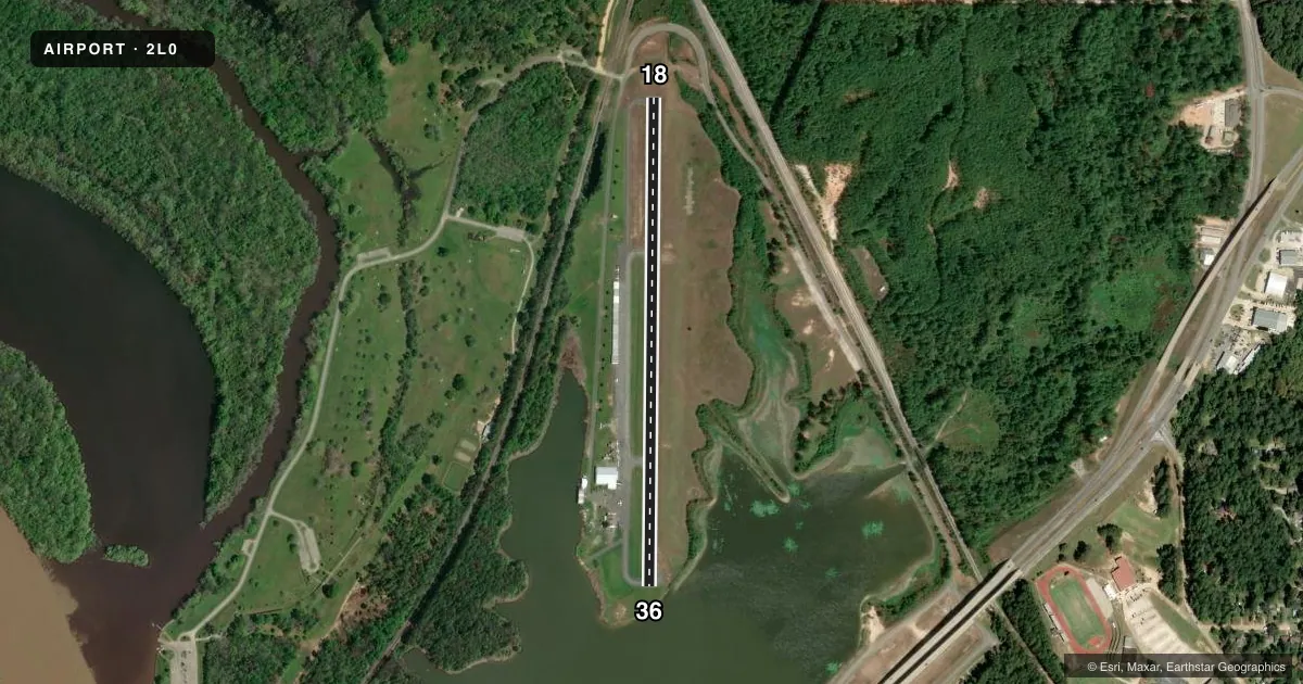 Top-down satellite sketch of 2L0 PINEVILLE MUNI in PINEVILLE, LOUISIANA, showing runways 18/36 drawn to scale over Esri World Imagery