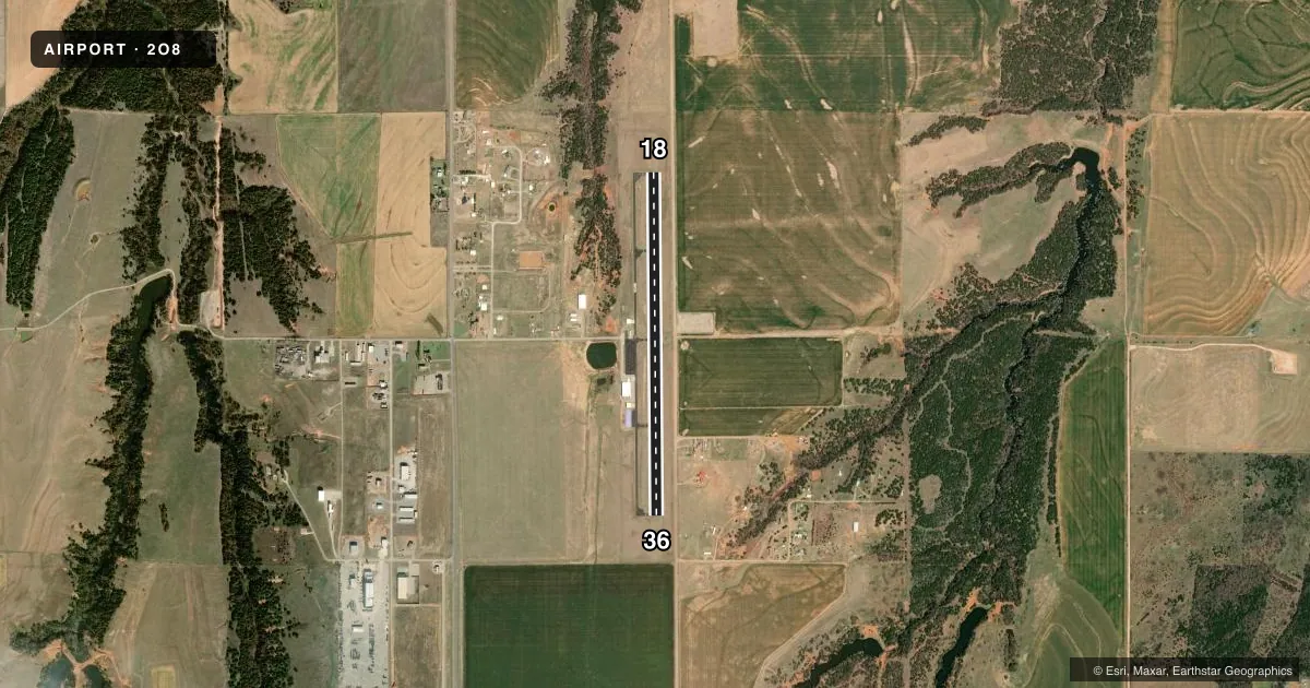 Top-down satellite sketch of 2O8 HINTON MUNI in HINTON, OKLAHOMA, showing runways 18/36 drawn to scale over Esri World Imagery