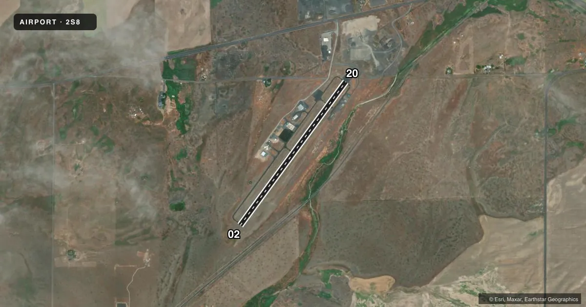 Top-down satellite sketch of 2S8 WILBUR in WILBUR, WASHINGTON, showing runways 02/20 drawn to scale over Esri World Imagery