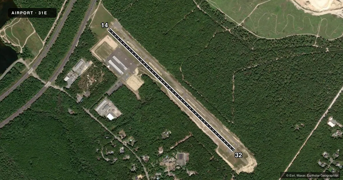 Top-down satellite sketch of 31E EAGLES NEST in WEST CREEK, NEW JERSEY, showing runways 14/32 drawn to scale over Esri World Imagery