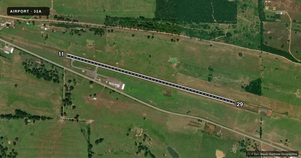Top-down satellite sketch of 32A DANVILLE MUNI in DANVILLE, ARKANSAS, showing runways 11/29 drawn to scale over Esri World Imagery