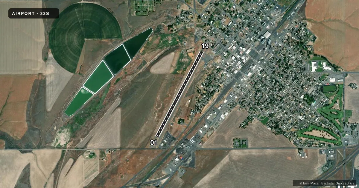 Top-down satellite sketch of 33S PRU FLD in RITZVILLE, WASHINGTON, showing runways 01/19 drawn to scale over Esri World Imagery