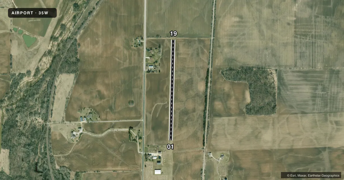 Top-down satellite sketch of 35W PORT WASHINGTON/DIDIER FLD in PORT WASHINGTON, WISCONSIN, showing runways 01/19 drawn to scale over Esri World Imagery