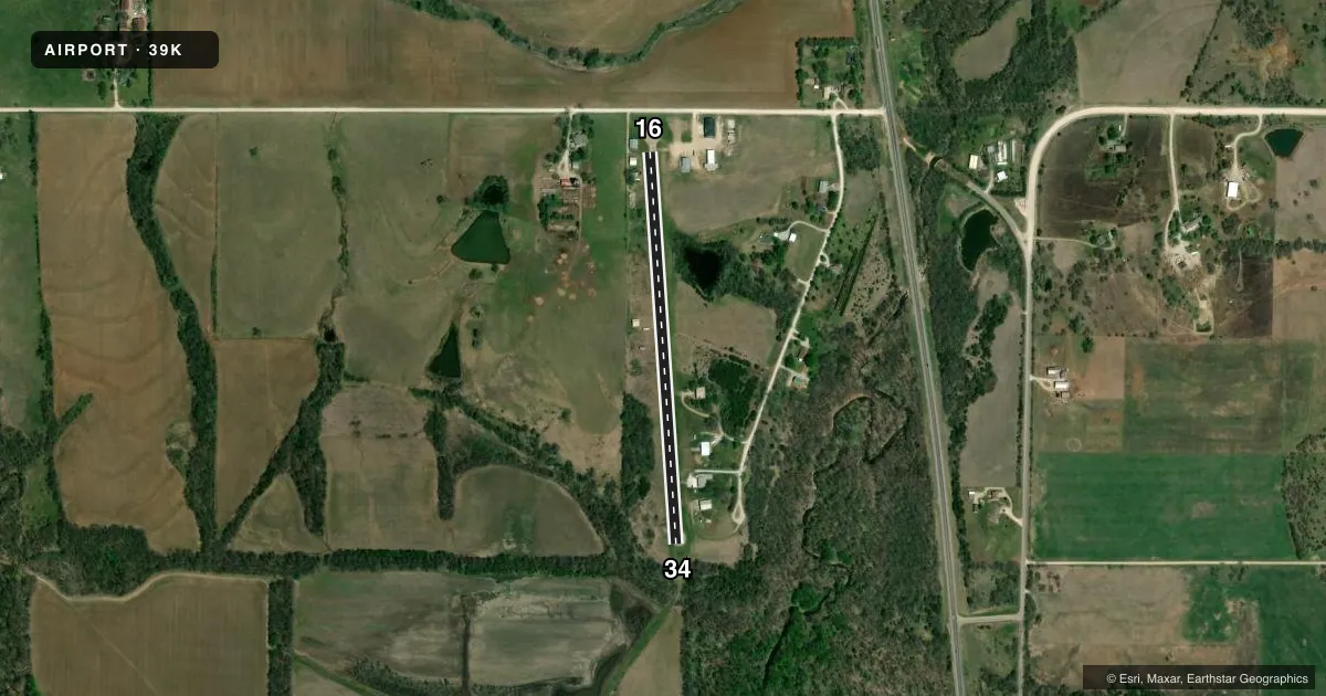 Top-down satellite sketch of 39K DRAGOON CREEK in LYNDON, KANSAS, showing runways 16/34 drawn to scale over Esri World Imagery