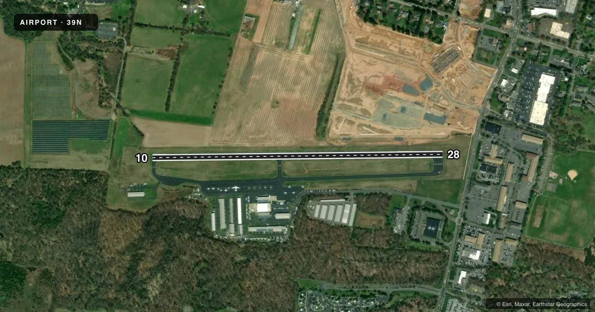 Top-down satellite sketch of 39N PRINCETON in PRINCETON/ROCKY HILL, NEW JERSEY, showing runways 10/28 drawn to scale over Esri World Imagery