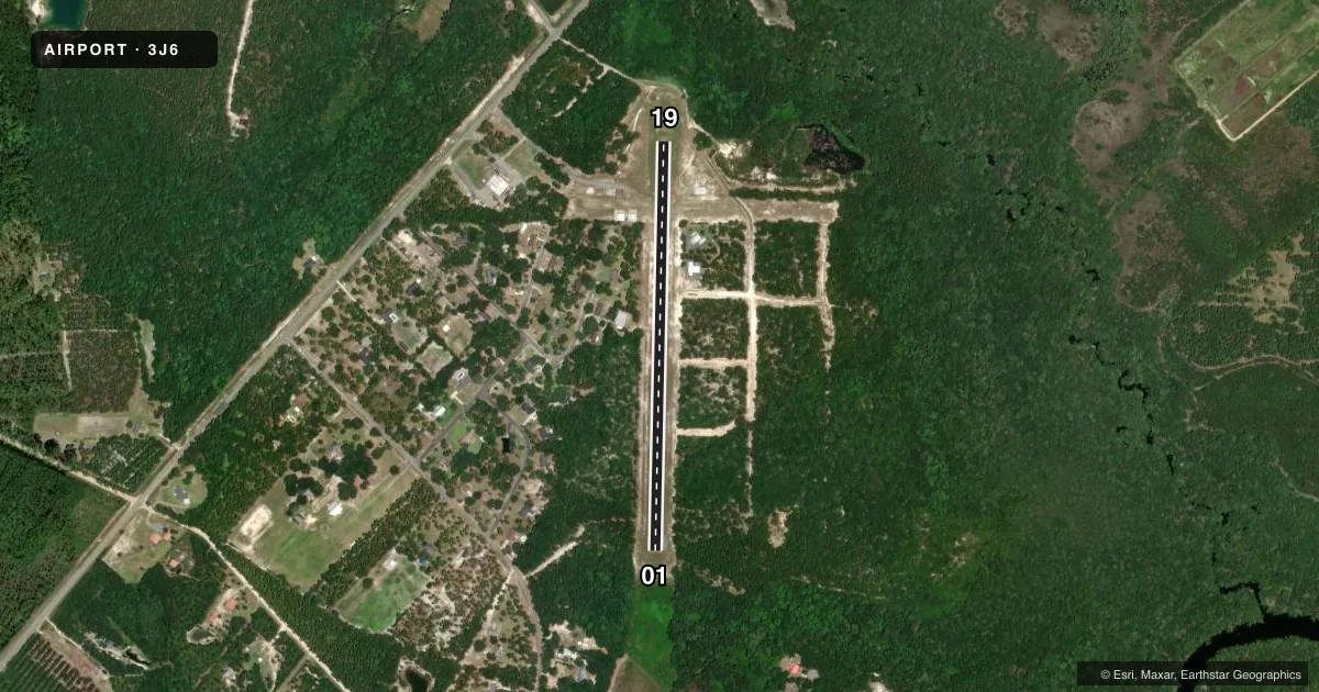 Top-down satellite sketch of 3J6 DAVIS FLD in FOLKSTON, GEORGIA, showing runways 01/19 drawn to scale over Esri World Imagery