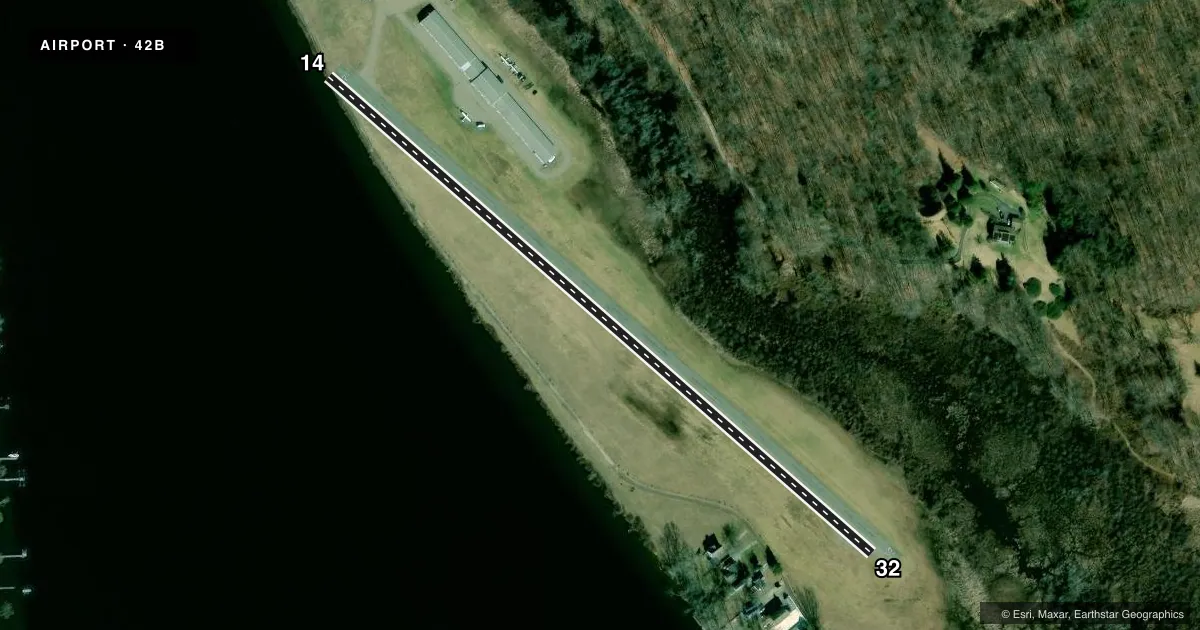 Top-down satellite sketch of 42B GOODSPEED in EAST HADDAM, CONNECTICUT, showing runways 14/32 drawn to scale over Esri World Imagery