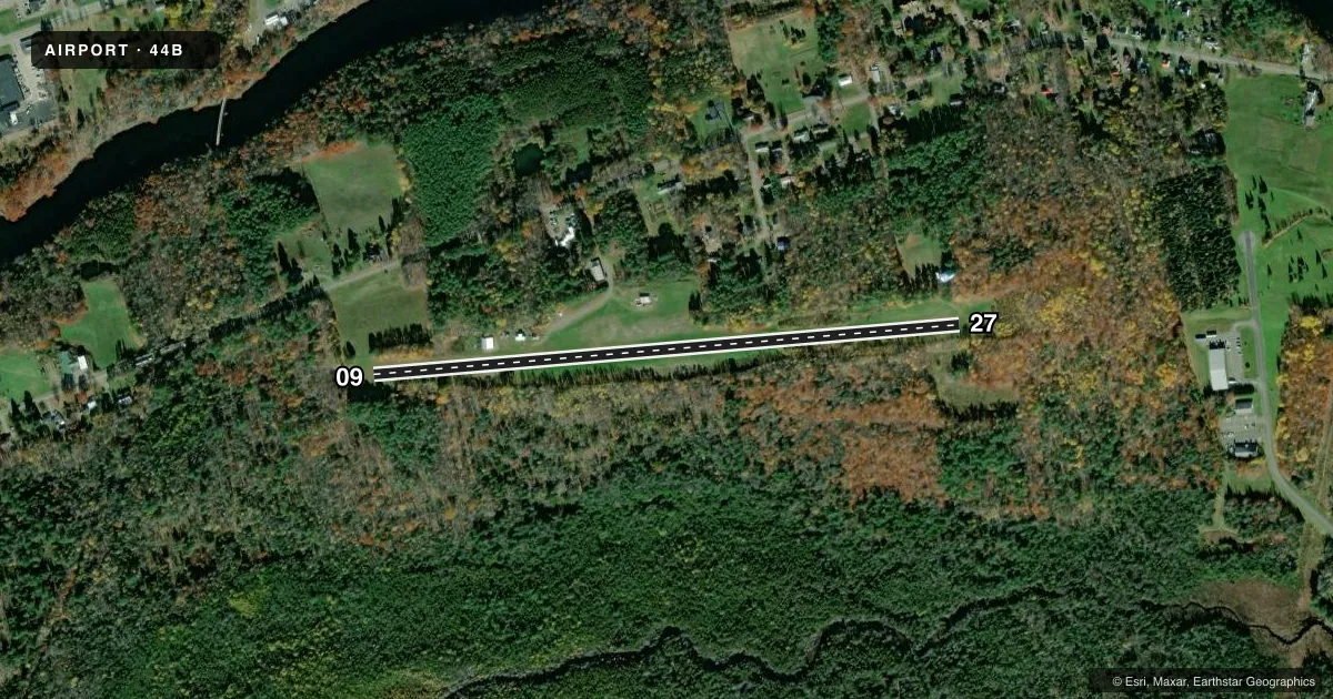 Top-down satellite sketch of 44B CHARLES A CHASE JR MEML FLD in DOVER/FOXCROFT, MAINE, showing runways 09/27 drawn to scale over Esri World Imagery