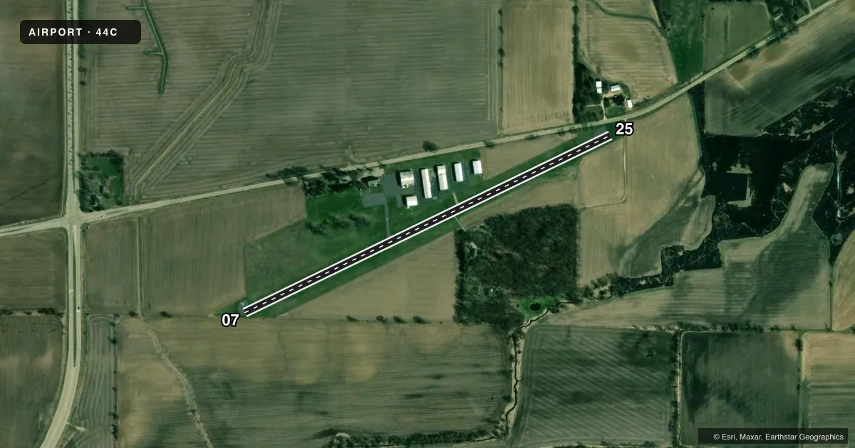 Top-down satellite sketch of 44C BELOIT in BELOIT, WISCONSIN, showing runways 07/25 drawn to scale over Esri World Imagery