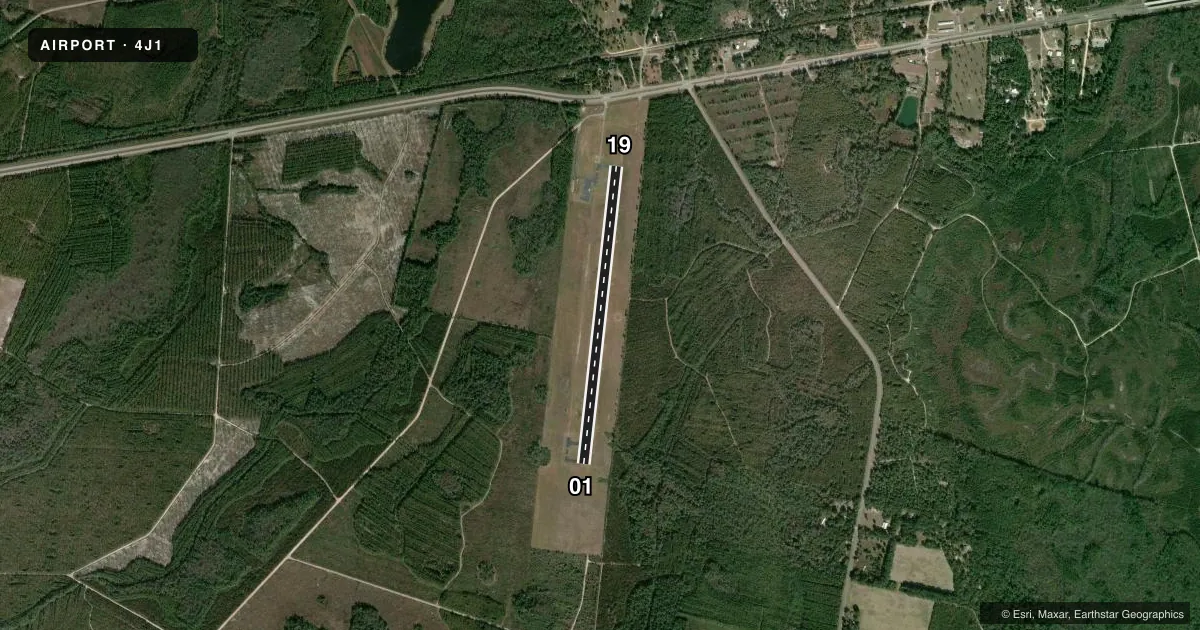 Top-down satellite sketch of 4J1 BRANTLEY COUNTY in NAHUNTA, GEORGIA, showing runways 01/19 drawn to scale over Esri World Imagery
