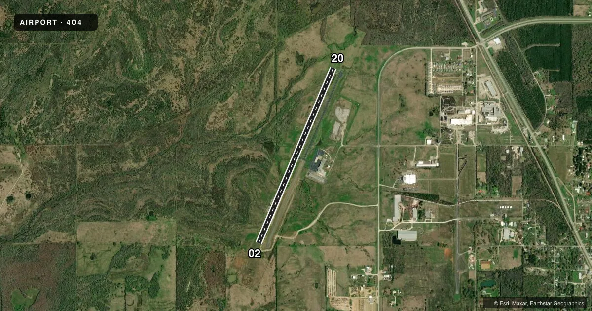 Top-down satellite sketch of 4O4 MC CURTAIN COUNTY RGNL in IDABEL, OKLAHOMA, showing runways 02/20 drawn to scale over Esri World Imagery