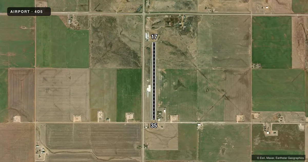 Top-down satellite sketch of 4O5 CHEROKEE MUNI in CHEROKEE, OKLAHOMA, showing runways 17/35 drawn to scale over Esri World Imagery