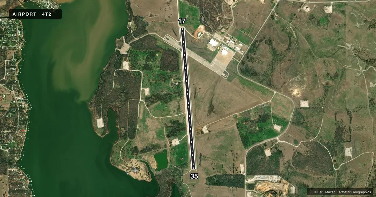 Top-down satellite sketch of 4T2 KENNETH COPELAND in FORT WORTH, TEXAS, showing runways 17/35 drawn to scale over Esri World Imagery