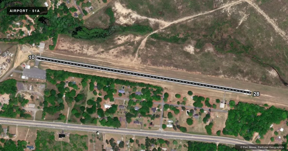 Top-down satellite sketch of 51A HAWKINSVILLE-PULASKI COUNTY in HAWKINSVILLE, GEORGIA, showing runways 10/28 drawn to scale over Esri World Imagery