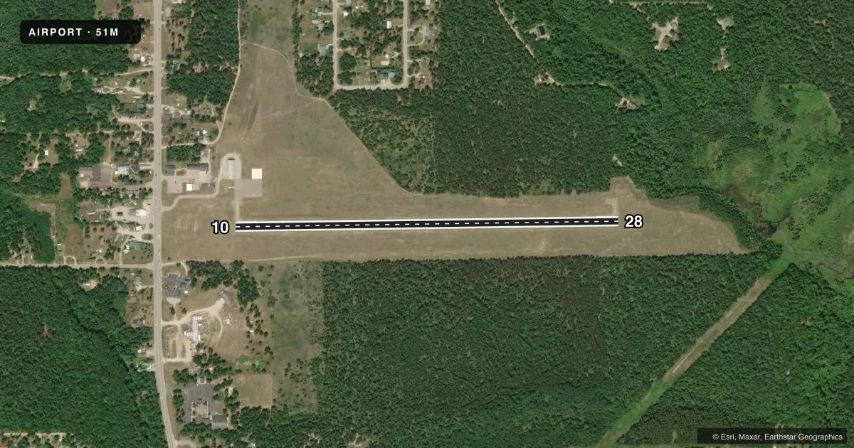 Top-down satellite sketch of 51M OSCODA COUNTY/DENNIS KAUFFMAN MEML in MIO, MICHIGAN, showing runways 10/28 drawn to scale over Esri World Imagery