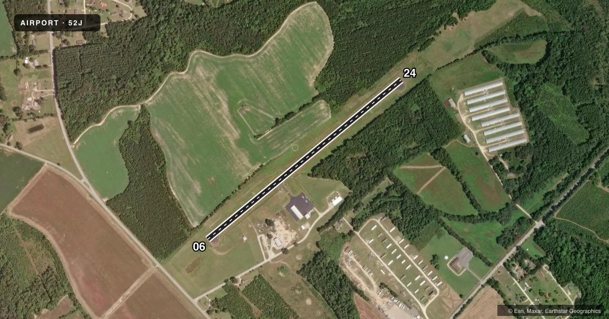 Top-down satellite sketch of 52J LEE COUNTY/BUTTERS FLD in BISHOPVILLE, SOUTH CAROLINA, showing runways 06/24 drawn to scale over Esri World Imagery