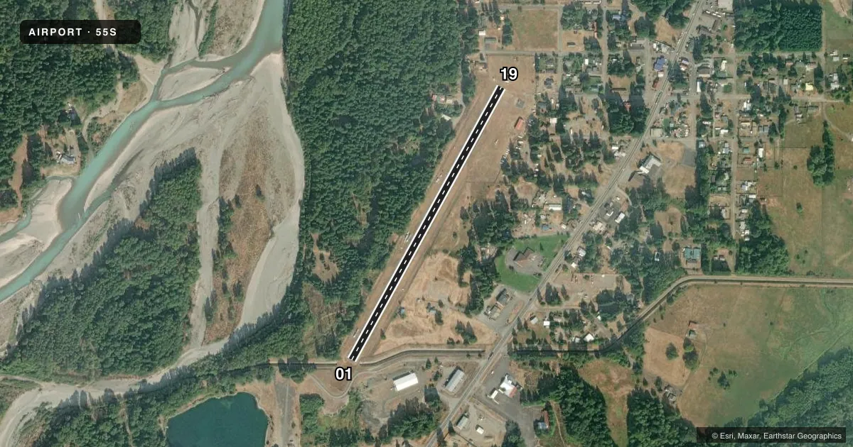 Top-down satellite sketch of 55S PACKWOOD in PACKWOOD, WASHINGTON, showing runways 01/19 drawn to scale over Esri World Imagery