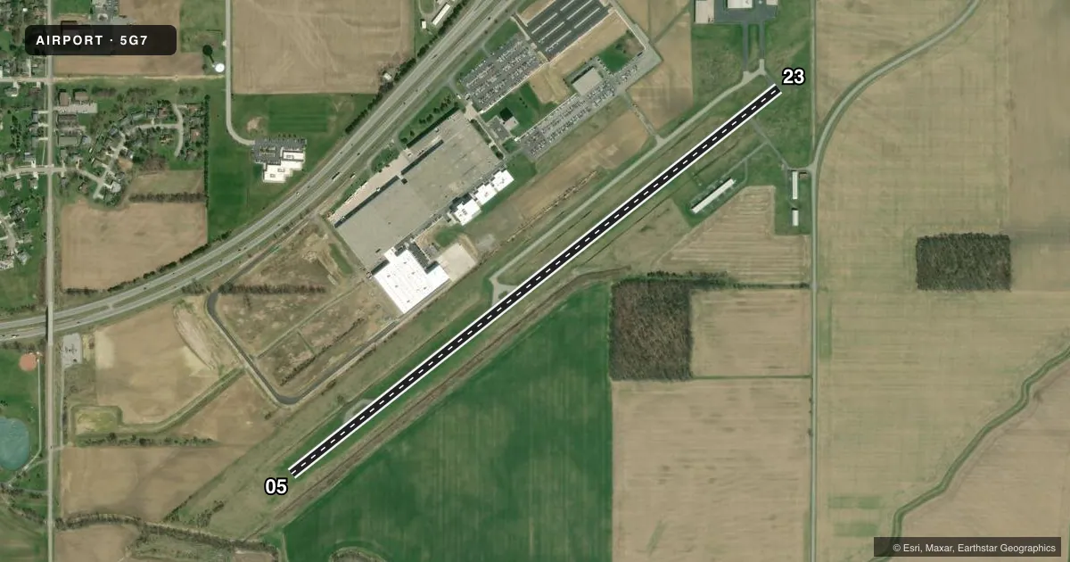 Top-down satellite sketch of 5G7 BLUFFTON in BLUFFTON, OHIO, showing runways 05/23 drawn to scale over Esri World Imagery