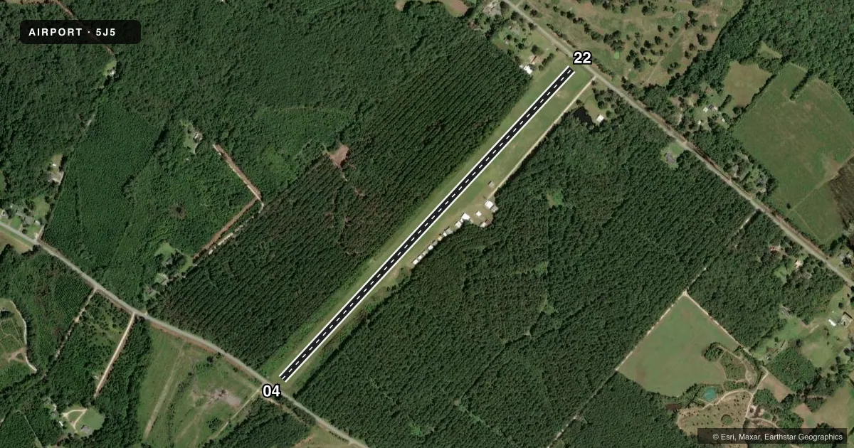 Top-down satellite sketch of 5J5 HOLLY HILL in HOLLY HILL, SOUTH CAROLINA, showing runways 04/22 drawn to scale over Esri World Imagery