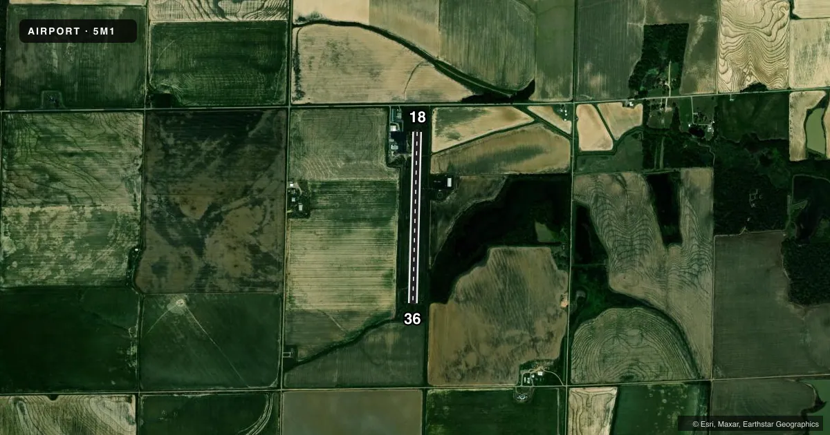 Top-down satellite sketch of 5M1 DEWITT MUNI/WHITCOMB FLD in DE WITT, ARKANSAS, showing runways 18/36 drawn to scale over Esri World Imagery