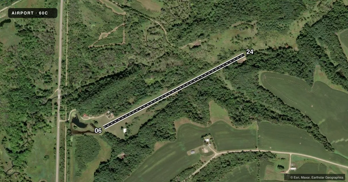 Top-down satellite sketch of 60C ELROY in ELROY, WISCONSIN, showing runways 06/24 drawn to scale over Esri World Imagery
