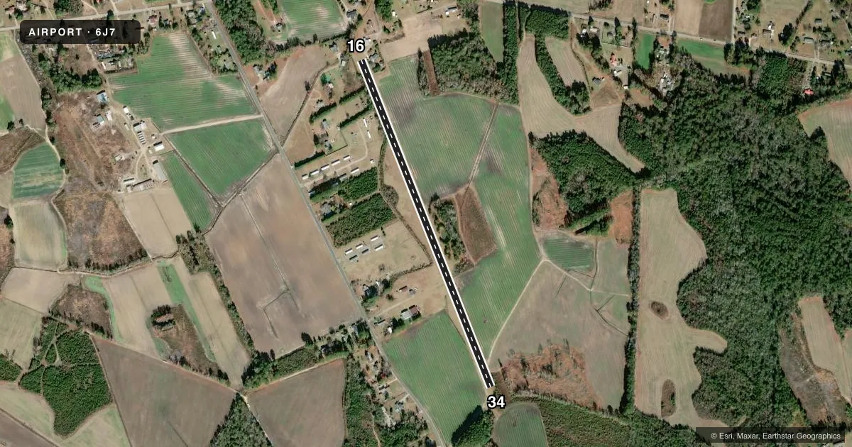 Top-down satellite sketch of 6J7 BRANHAMS in DARLINGTON, SOUTH CAROLINA, showing runways 16/34 drawn to scale over Esri World Imagery