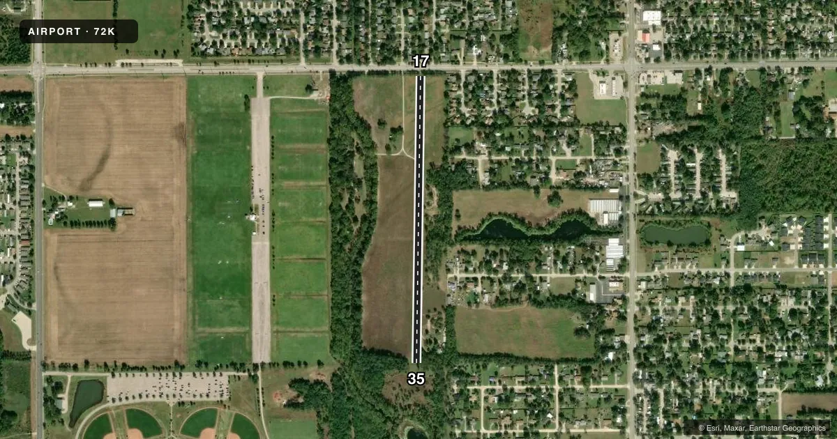 Top-down satellite sketch of 72K WESTPORT AUXILIARY in WICHITA, KANSAS, showing runways 17/35 drawn to scale over Esri World Imagery